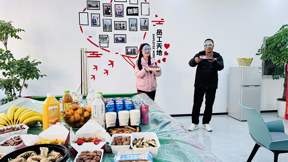 <strong>共慶生辰，攜手同行——boss與美女員工生日茶話會</strong>